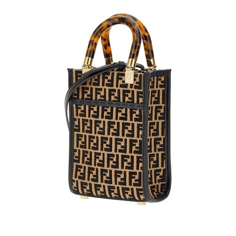 come riconoscere borsa fendi originale|is a Fendi bag real.